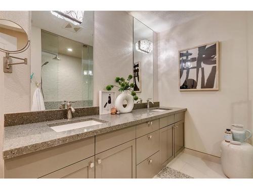 303-41 6 Street Ne, Calgary, AB - Indoor Photo Showing Bathroom