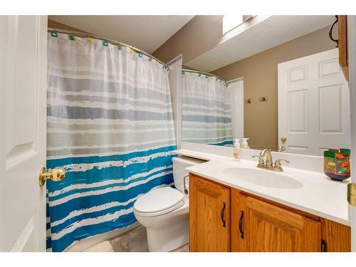 1152 Harvest Hills Drive Ne, Calgary, AB - Indoor Photo Showing Bathroom