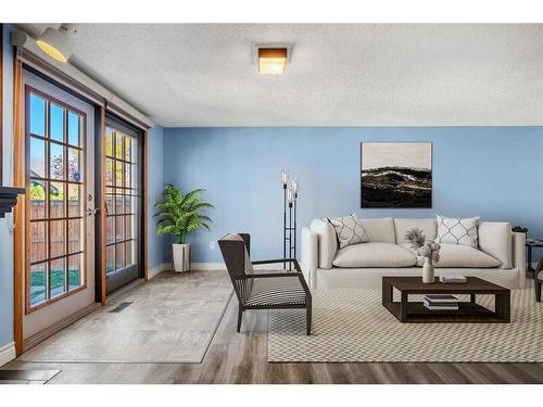 220 Templewood Road Ne, Calgary, AB - Indoor Photo Showing Living Room