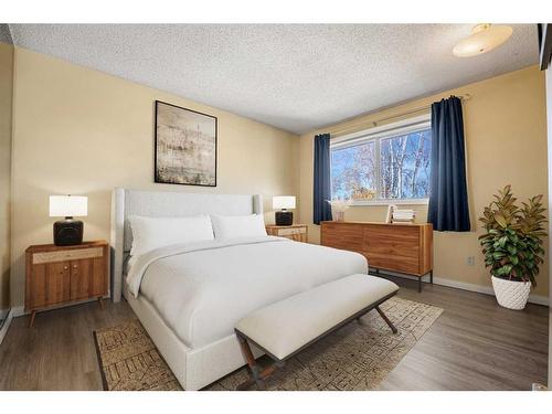 220 Templewood Road Ne, Calgary, AB - Indoor Photo Showing Bedroom