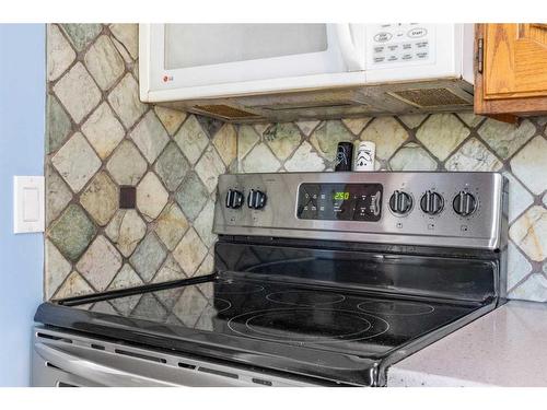 220 Templewood Road Ne, Calgary, AB - Indoor Photo Showing Kitchen