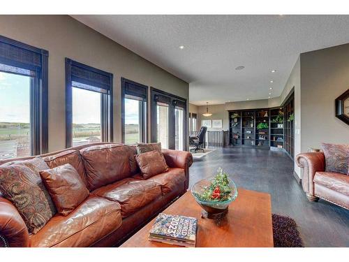 15 Vantage Ridge Estates, Rural Rocky View County, AB - Indoor Photo Showing Living Room