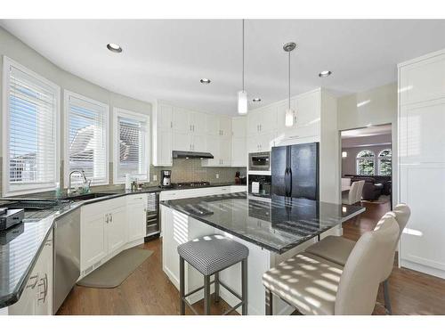 137 Signature Close Sw, Calgary, AB - Indoor Photo Showing Kitchen With Upgraded Kitchen