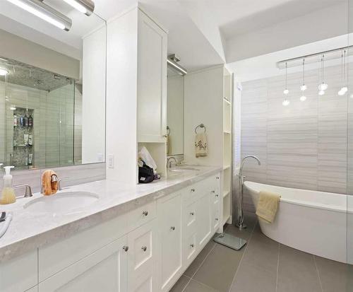 137 Signature Close Sw, Calgary, AB - Indoor Photo Showing Bathroom