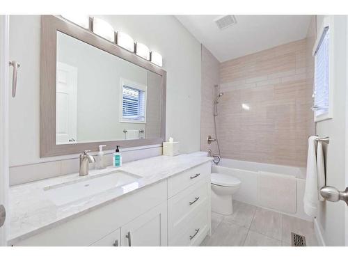 137 Signature Close Sw, Calgary, AB - Indoor Photo Showing Bathroom