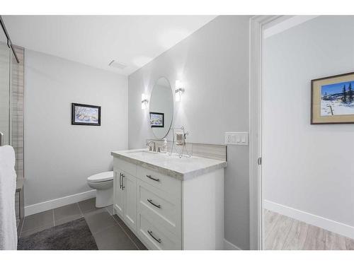 137 Signature Close Sw, Calgary, AB - Indoor Photo Showing Bathroom