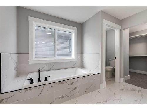 1209 Coopers Drive Sw, Airdrie, AB - Indoor Photo Showing Bathroom