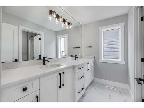 1209 Coopers Drive Sw, Airdrie, AB - Indoor Photo Showing Bathroom