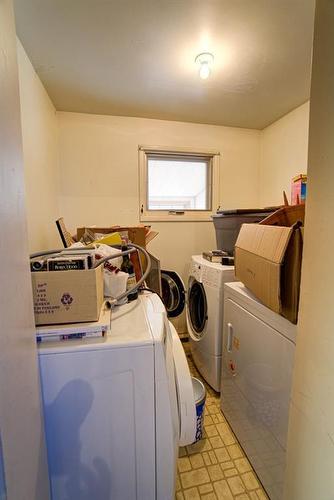 4530 2 Street East, Claresholm, AB - Indoor Photo Showing Laundry Room