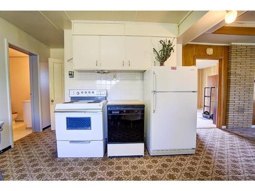 4530 2 Street East, Claresholm, AB - Indoor Photo Showing Kitchen