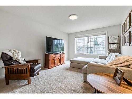 41 Mahogany Terrace Se, Calgary, AB - Indoor Photo Showing Living Room