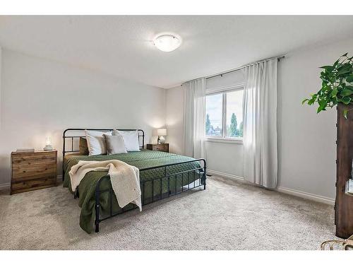 41 Mahogany Terrace Se, Calgary, AB - Indoor Photo Showing Bedroom