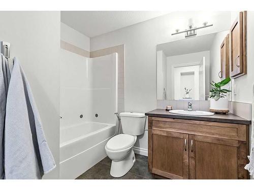 41 Mahogany Terrace Se, Calgary, AB - Indoor Photo Showing Bathroom