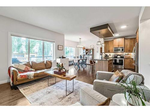 41 Mahogany Terrace Se, Calgary, AB - Indoor Photo Showing Living Room