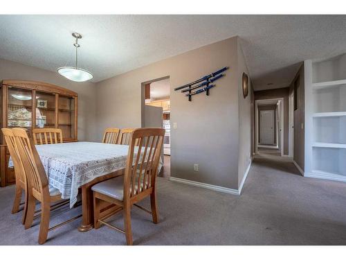 6527 23 Avenue Ne, Calgary, AB - Indoor Photo Showing Dining Room