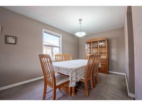 6527 23 Avenue Ne, Calgary, AB - Indoor Photo Showing Dining Room