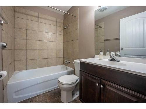 6527 23 Avenue Ne, Calgary, AB - Indoor Photo Showing Bathroom