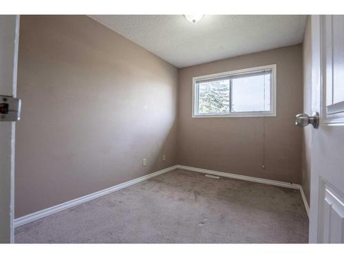 6527 23 Avenue Ne, Calgary, AB - Indoor Photo Showing Other Room