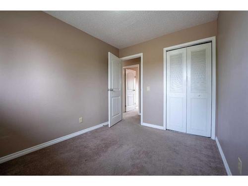 6527 23 Avenue Ne, Calgary, AB - Indoor Photo Showing Other Room