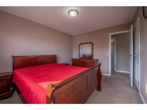 6527 23 Avenue Ne, Calgary, AB - Indoor Photo Showing Bedroom