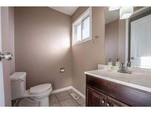 6527 23 Avenue Ne, Calgary, AB - Indoor Photo Showing Bathroom