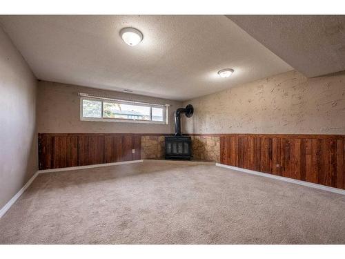 6527 23 Avenue Ne, Calgary, AB - Indoor Photo Showing Other Room