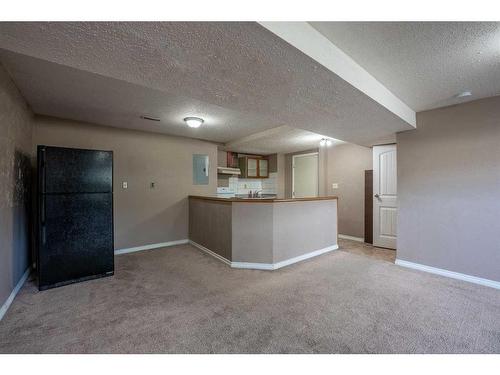 6527 23 Avenue Ne, Calgary, AB - Indoor Photo Showing Other Room