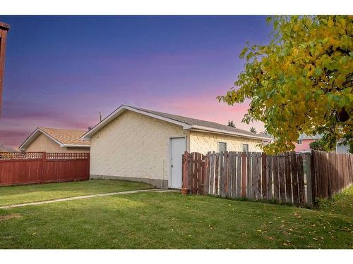 6527 23 Avenue Ne, Calgary, AB - Outdoor