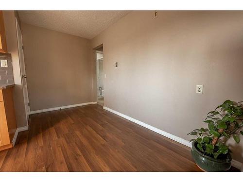 6527 23 Avenue Ne, Calgary, AB - Indoor Photo Showing Other Room