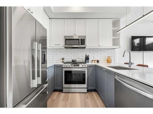 329-327 9A Street Nw, Calgary, AB - Indoor Photo Showing Kitchen With Stainless Steel Kitchen With Upgraded Kitchen