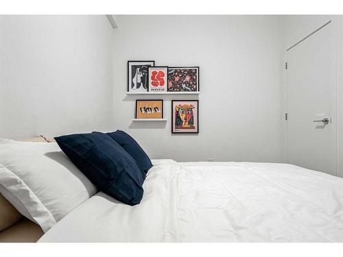 329-327 9A Street Nw, Calgary, AB - Indoor Photo Showing Bedroom