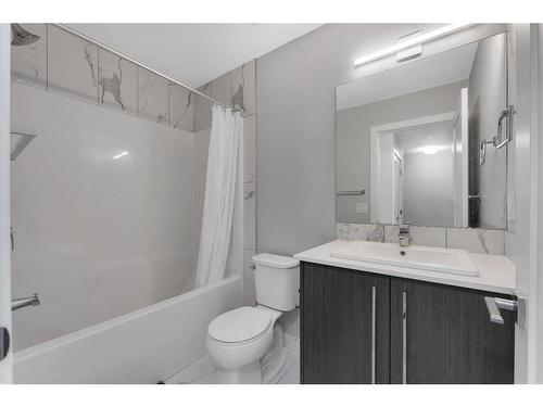 529-72 Cornerstone Manor Ne, Calgary, AB - Indoor Photo Showing Bathroom