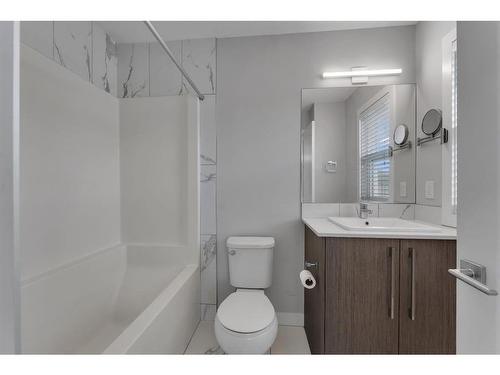 529-72 Cornerstone Manor Ne, Calgary, AB - Indoor Photo Showing Bathroom