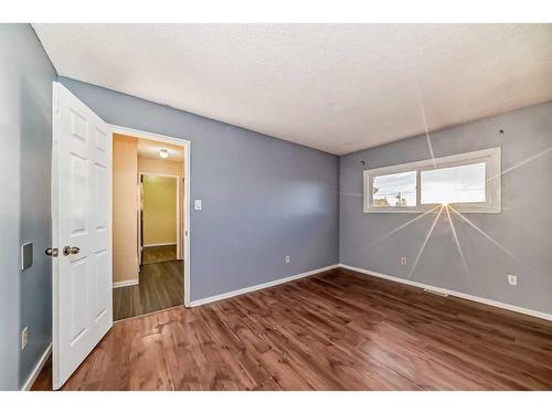 4-920 43 Street Se, Calgary, AB - Indoor Photo Showing Other Room