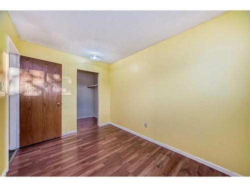 4-920 43 Street Se, Calgary, AB - Indoor Photo Showing Other Room