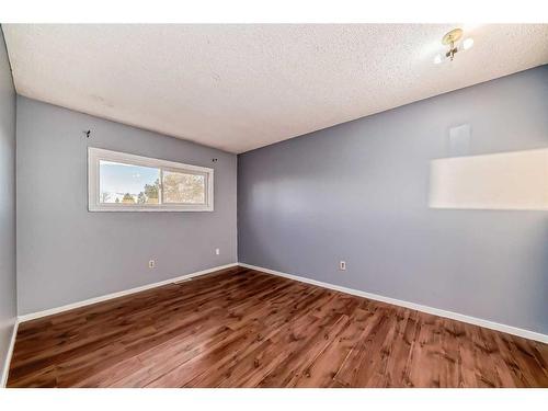 4-920 43 Street Se, Calgary, AB - Indoor Photo Showing Other Room