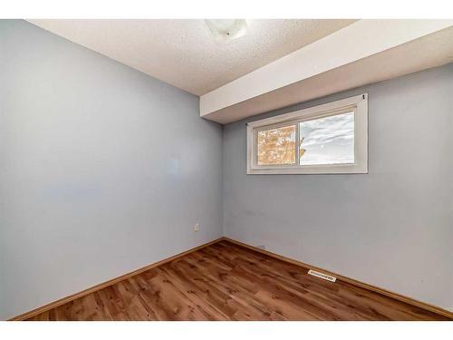 4-920 43 Street Se, Calgary, AB - Indoor Photo Showing Other Room