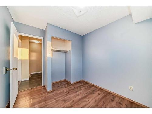 4-920 43 Street Se, Calgary, AB - Indoor Photo Showing Other Room