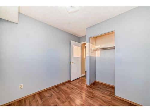 4-920 43 Street Se, Calgary, AB - Indoor Photo Showing Other Room