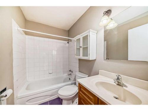 4-920 43 Street Se, Calgary, AB - Indoor Photo Showing Bathroom