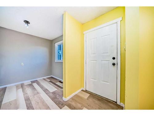 4-920 43 Street Se, Calgary, AB - Indoor Photo Showing Other Room