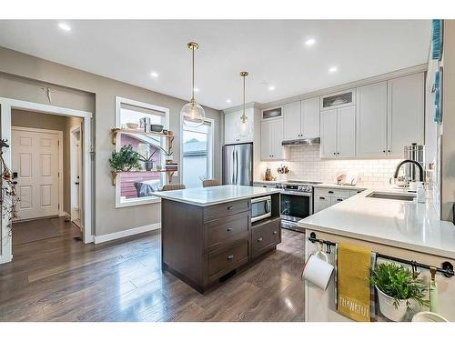 83 Masters Avenue Se, Calgary, AB - Indoor Photo Showing Kitchen With Upgraded Kitchen