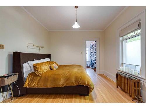 1933 5 Street Sw, Calgary, AB - Indoor Photo Showing Bedroom