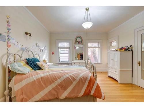 1933 5 Street Sw, Calgary, AB - Indoor Photo Showing Bedroom