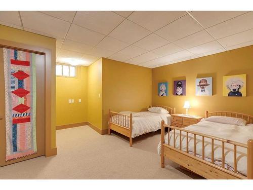 1933 5 Street Sw, Calgary, AB - Indoor Photo Showing Bedroom