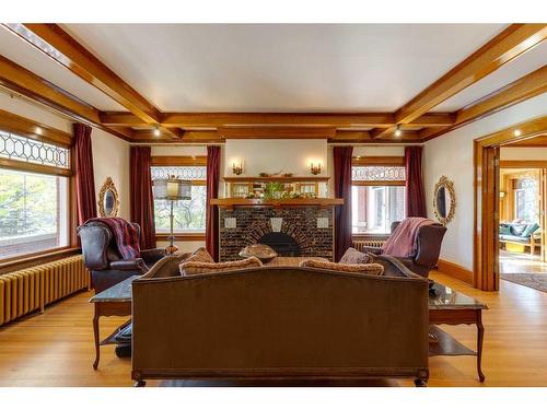 1933 5 Street Sw, Calgary, AB - Indoor Photo Showing Living Room