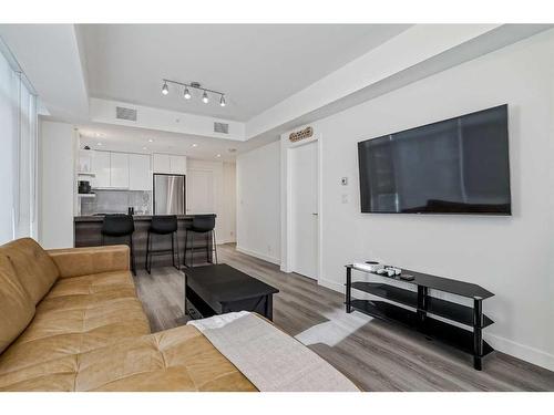 410-138 Waterfront Court Sw, Calgary, AB - Indoor Photo Showing Living Room