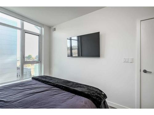 410-138 Waterfront Court Sw, Calgary, AB - Indoor Photo Showing Bedroom