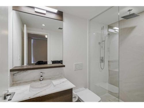 410-138 Waterfront Court Sw, Calgary, AB - Indoor Photo Showing Bathroom