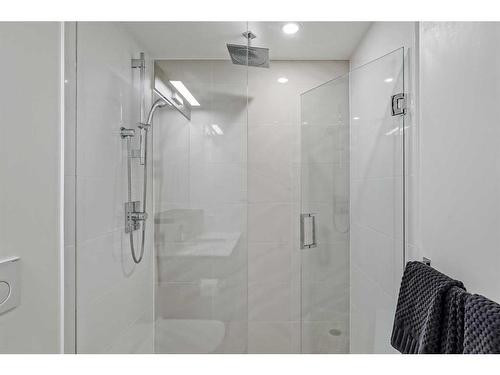 410-138 Waterfront Court Sw, Calgary, AB - Indoor Photo Showing Bathroom